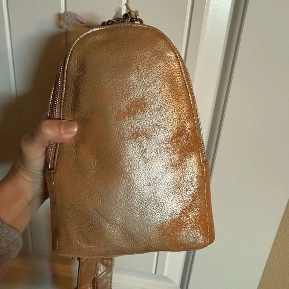 NWT HOBO Metallic Leather Fern Sling Bag - Picture 10 of 13